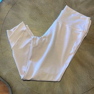 Light pink Nike dri fit cropped leggings